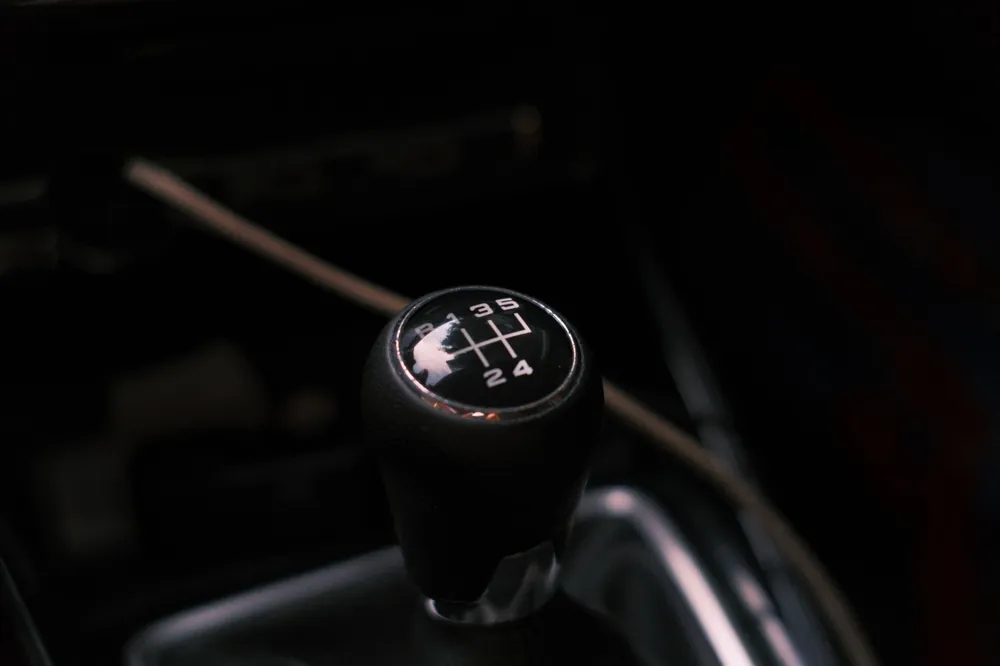 choisir une boîte automatique ou manuelle levier de vitesses